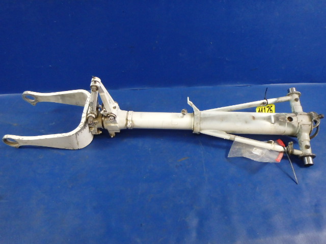 NPN Cessna - NOSE GEAR FORK AND STRUT ASSEMBLY
